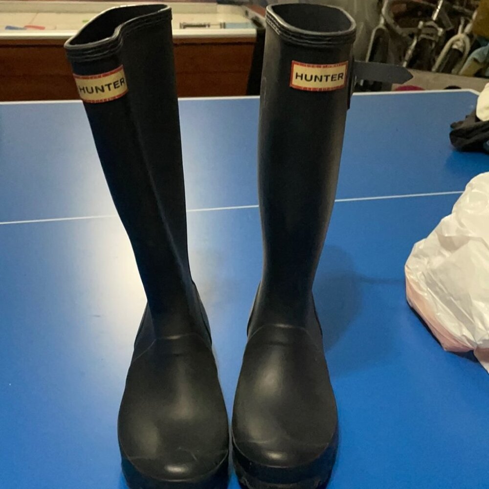 Hunter navy boots kids size 36. A must have. Classic boots, great for winter!